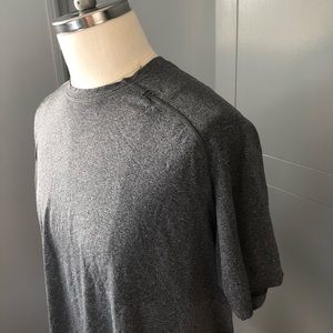 Men’s lululemon Short Sleeve T size L